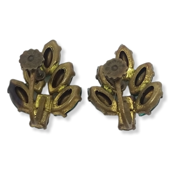 WEST GERMANY 1940S BRASS & EMERALD GREEN AUSTRIAN CRYSTAL SCREW BACK EARRINGS - Picture 5 of 5